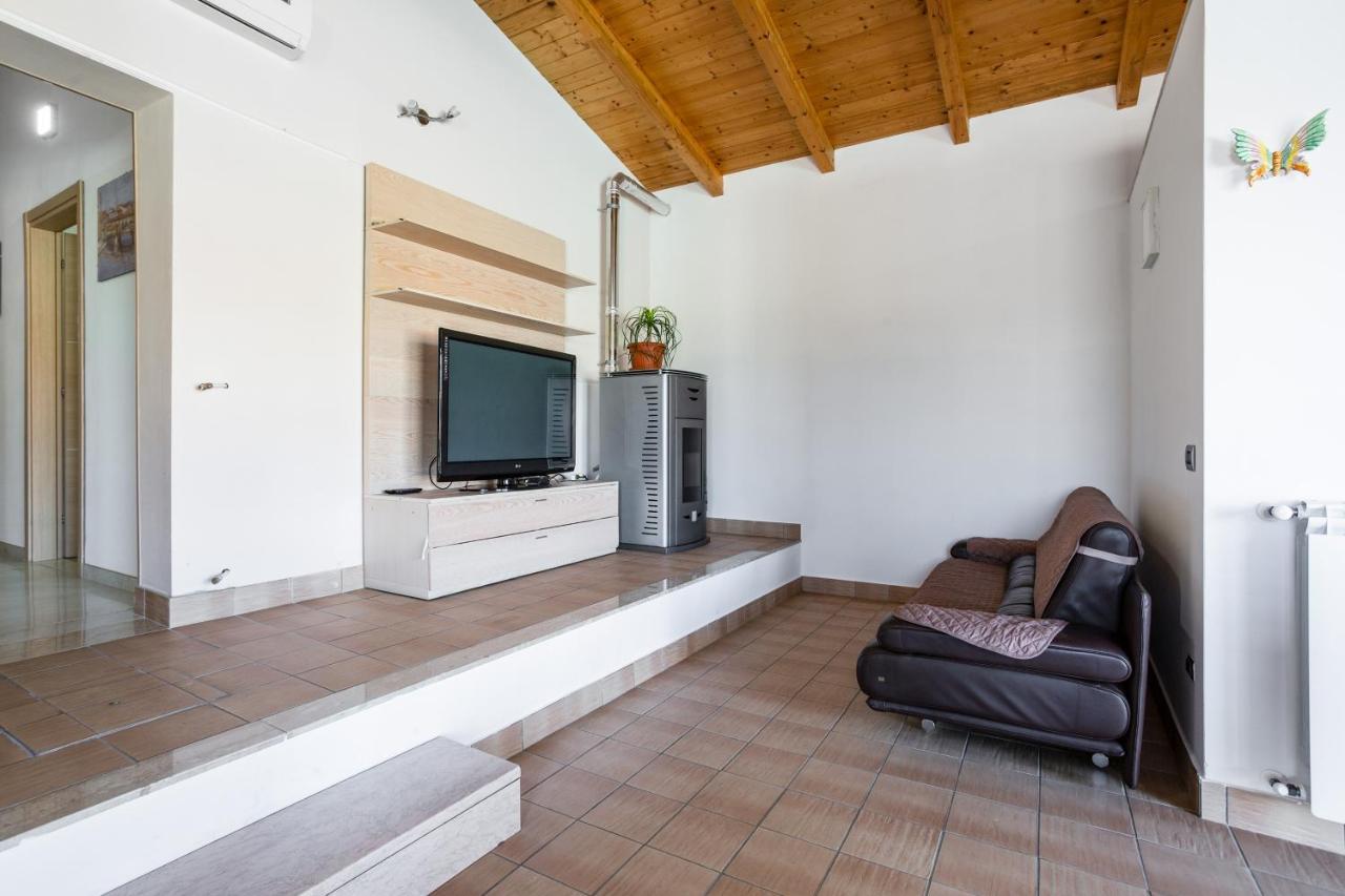 Villa Santoro Ai Tre Ulivi Con Piscina Privata Caiazzo Exterior foto